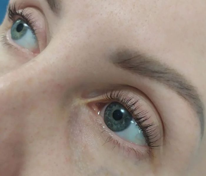 Verändere dein Aussehen: Die besten Sets für das Lifting und die Laminierung von Wimpern für zu Hause