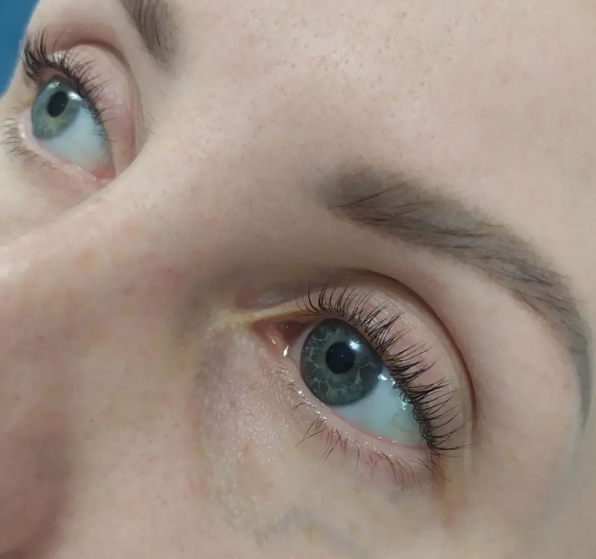 Verändere dein Aussehen: Die besten Sets für das Lifting und die Laminierung von Wimpern für zu Hause